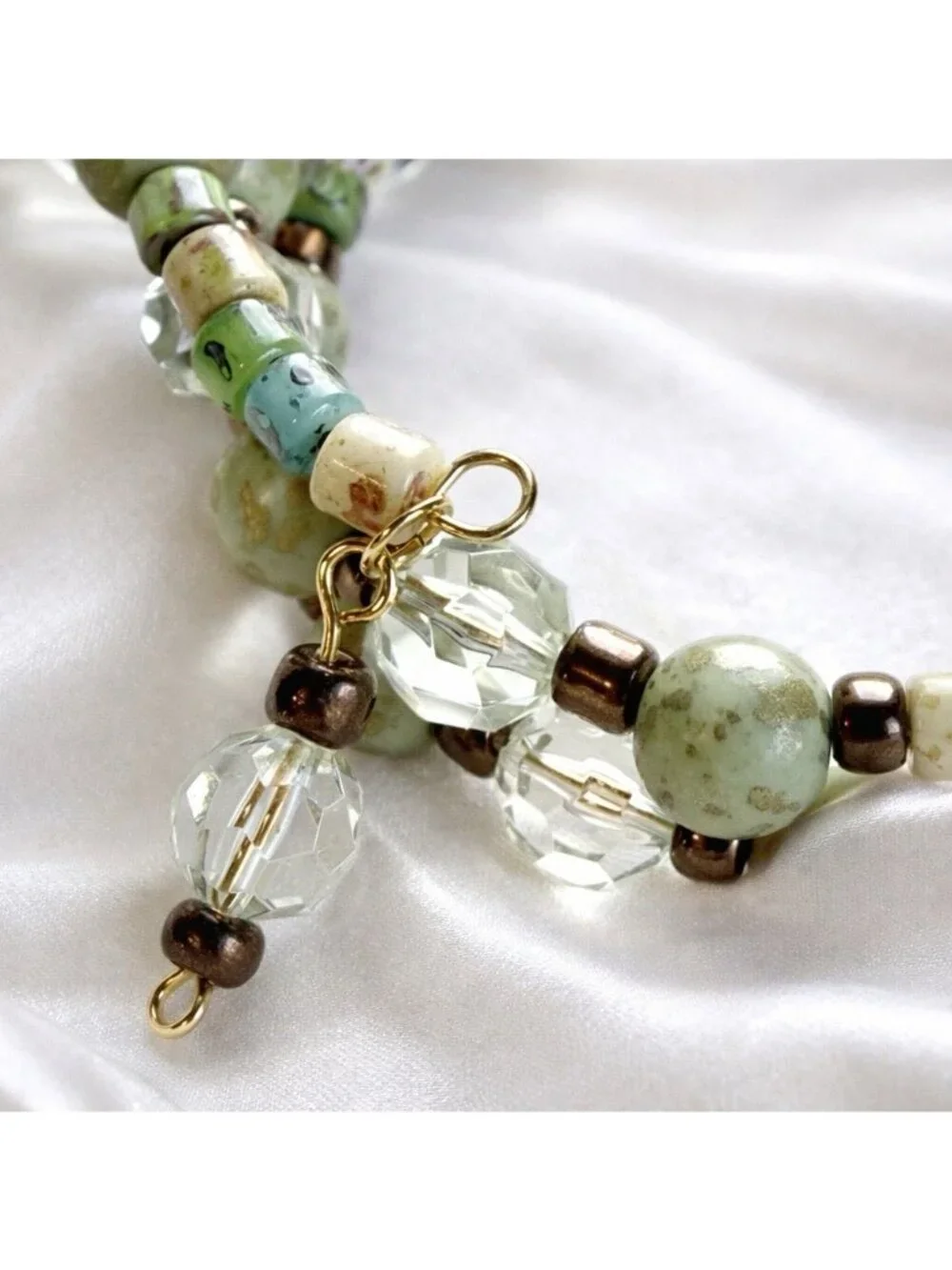 REIMAGINED Memory Wrap Bracelet Green Stone Glass Beads Adjustable Boho Nature - Picture 8 of 8